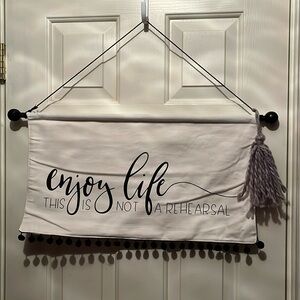 Tapestry with Pom Pom’s